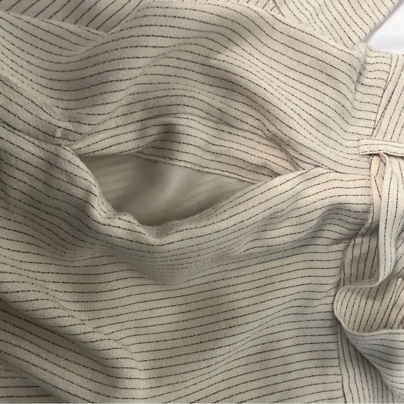 Women’s‎ H&M size 10 pinstriped cream and black cropped, belted pants . - Picture 5 of 6